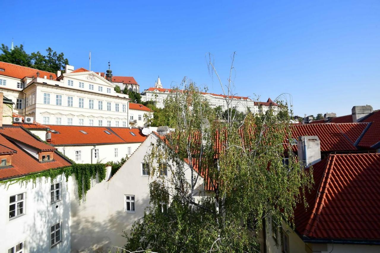 Lovely Little Cosy Apt In Praag Buitenkant foto