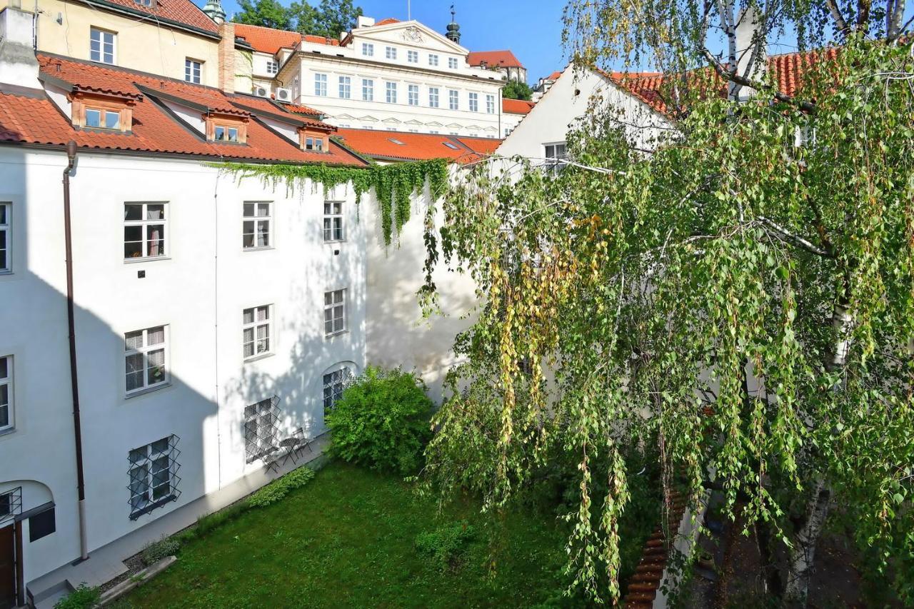 Lovely Little Cosy Apt In Praag Buitenkant foto