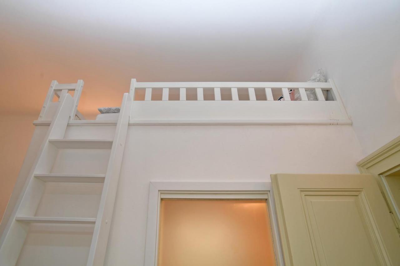Lovely Little Cosy Apt In Praag Buitenkant foto