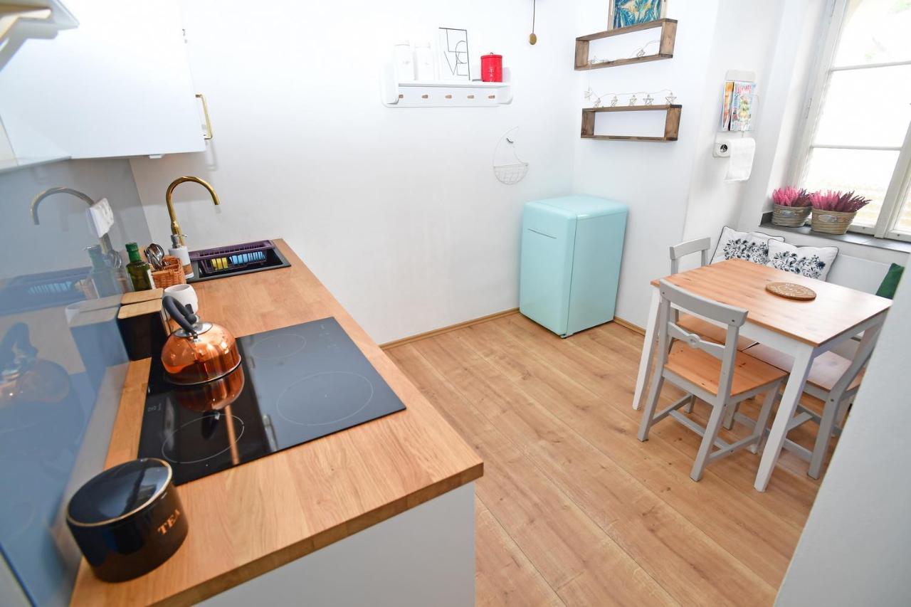 Lovely Little Cosy Apt In Praag Buitenkant foto