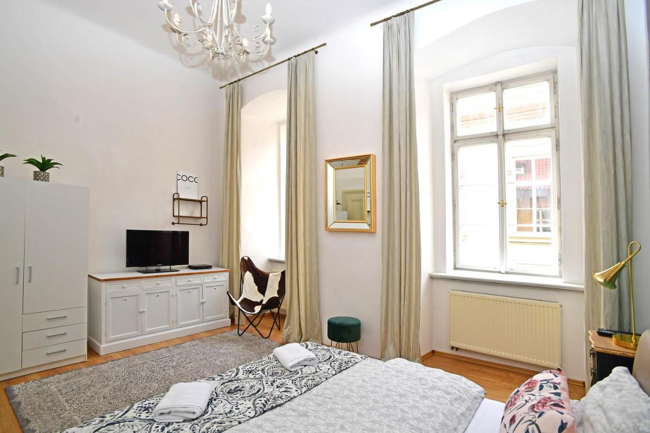 Lovely Little Cosy Apt In Praag Buitenkant foto
