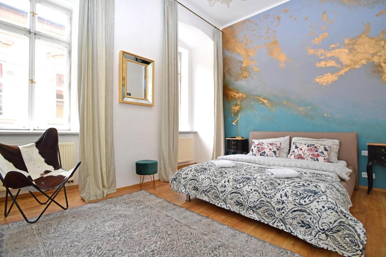 Lovely Little Cosy Apt In Praag Buitenkant foto