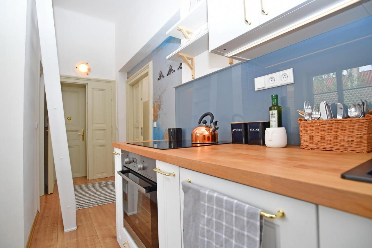 Lovely Little Cosy Apt In Praag Buitenkant foto
