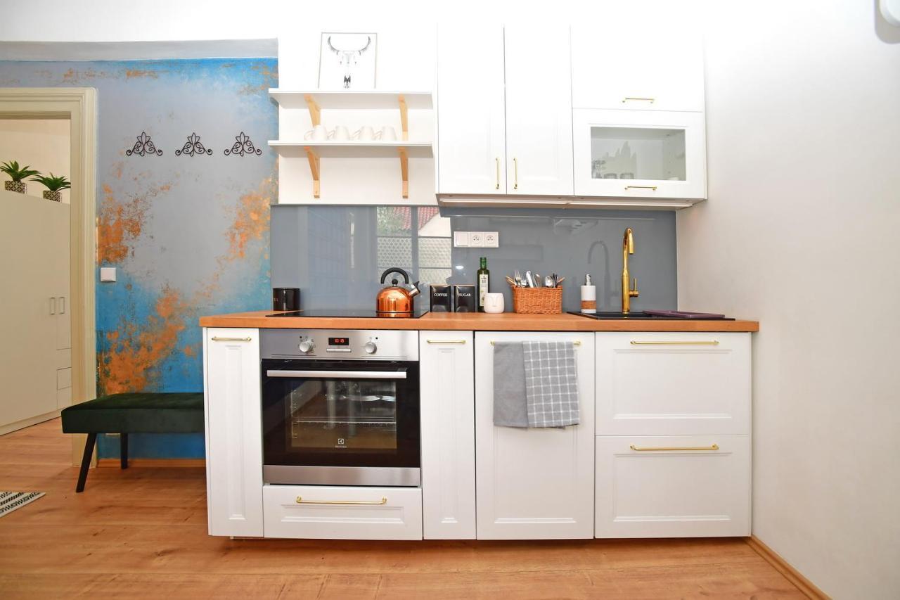 Lovely Little Cosy Apt In Praag Buitenkant foto