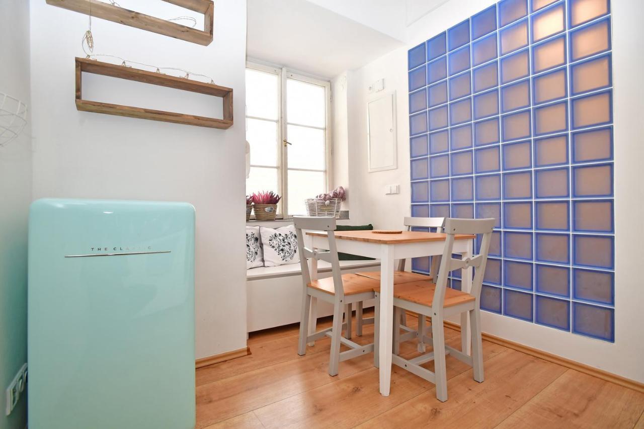 Lovely Little Cosy Apt In Praag Buitenkant foto