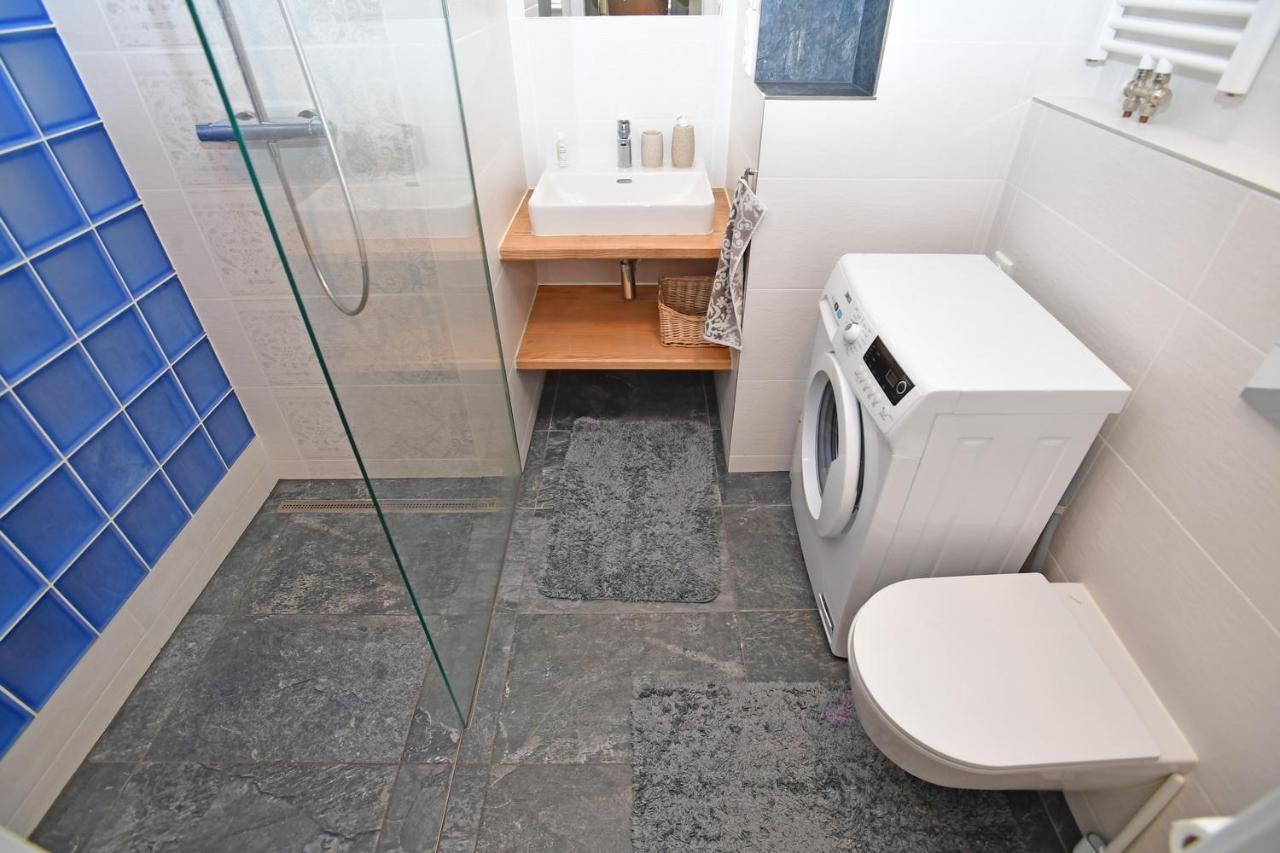 Lovely Little Cosy Apt In Praag Buitenkant foto