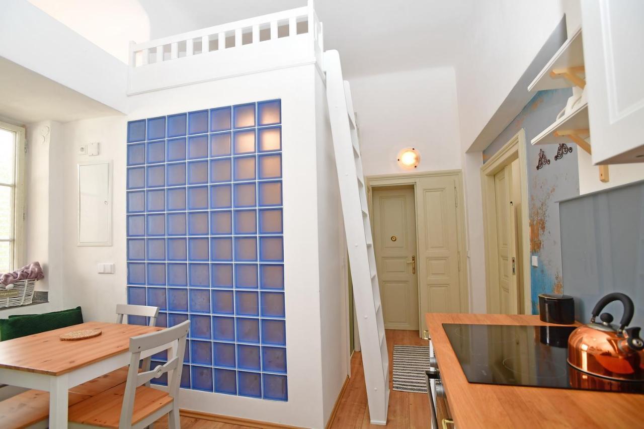 Lovely Little Cosy Apt In Praag Buitenkant foto