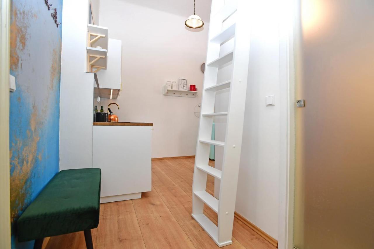 Lovely Little Cosy Apt In Praag Buitenkant foto