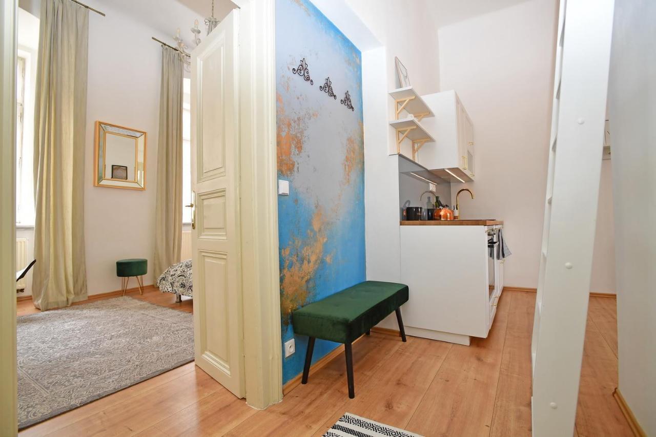 Lovely Little Cosy Apt In Praag Buitenkant foto